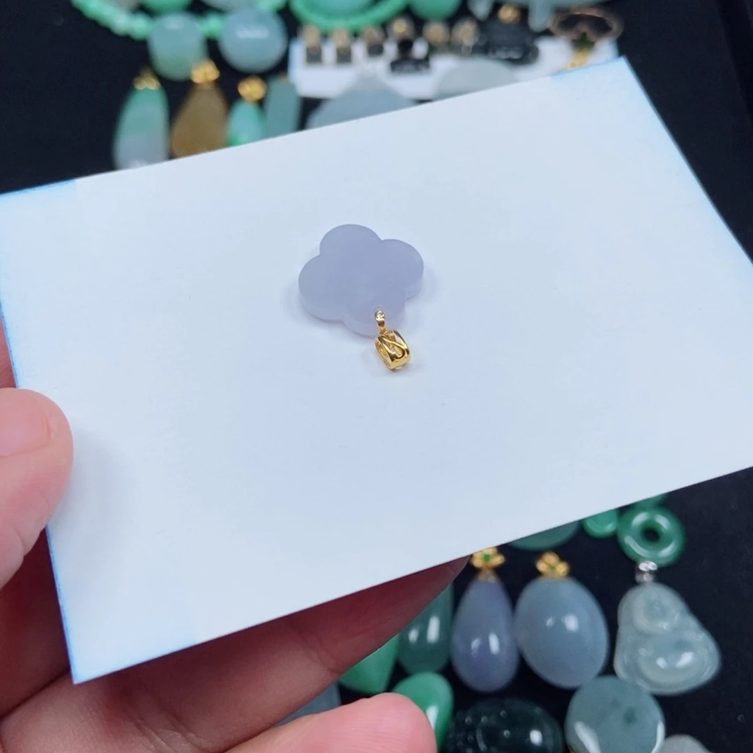 翡翠未镶嵌颈饰四叶草