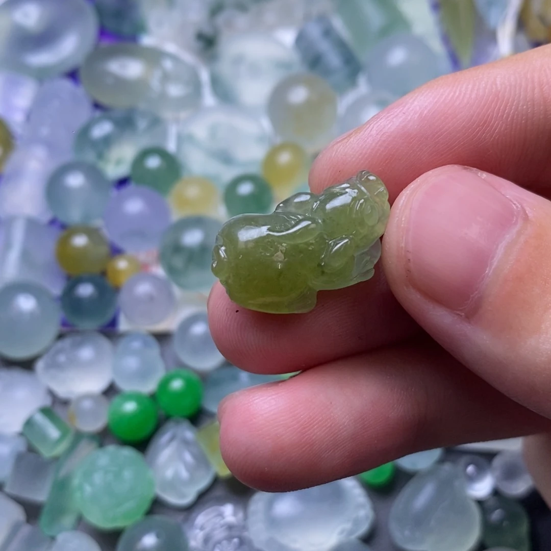 定制翡翠未镶嵌挂件