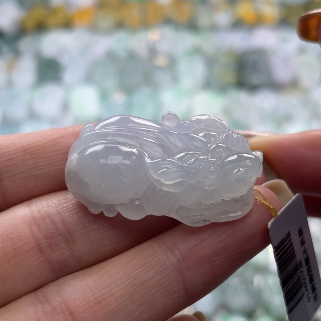 翡翠未镶嵌颈饰貔貅