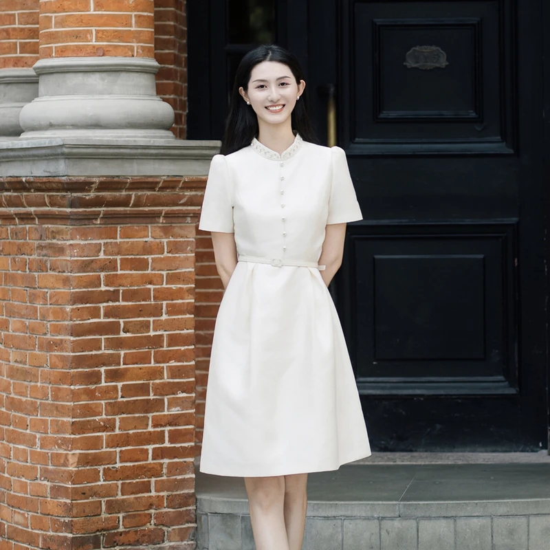 LIME/莱茵【都市主场】秋季立领绣花钉珠连衣裙米白色LDGC8AWOP806