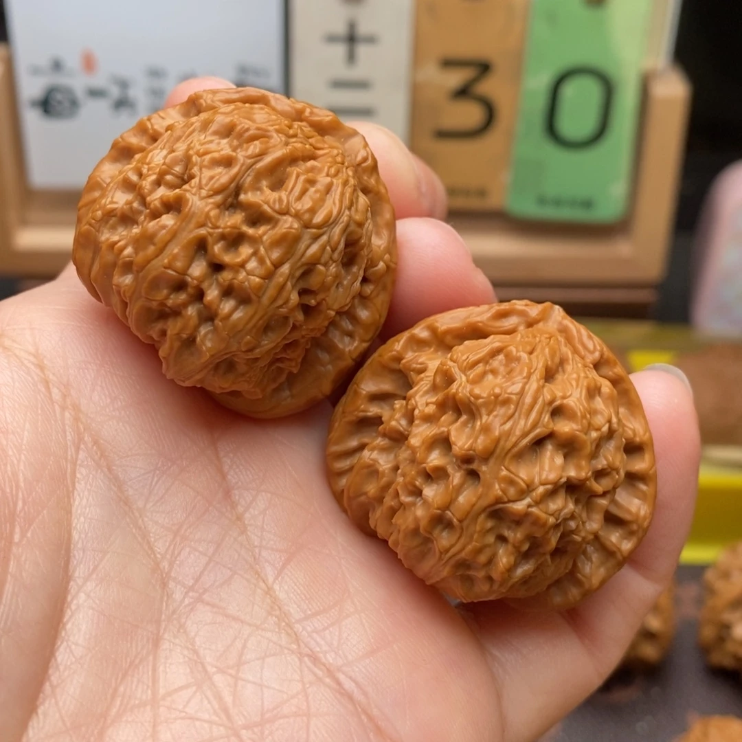 文玩核桃把件三角白39