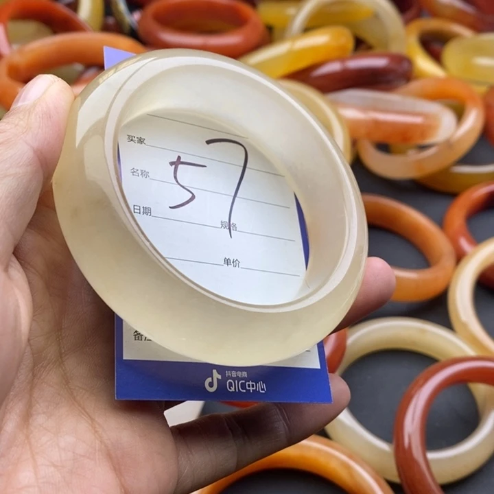 未镶嵌手镯石英质玉