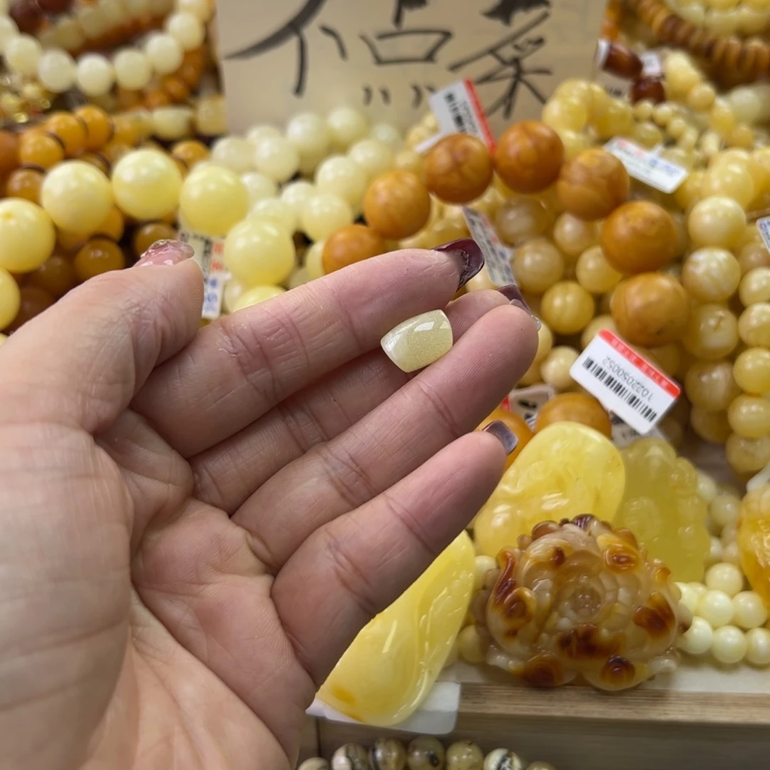 琥珀珠宝奇石未镶嵌
