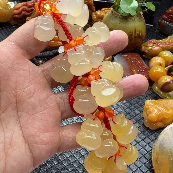 石英质玉（黄龙玉）颈饰未镶嵌