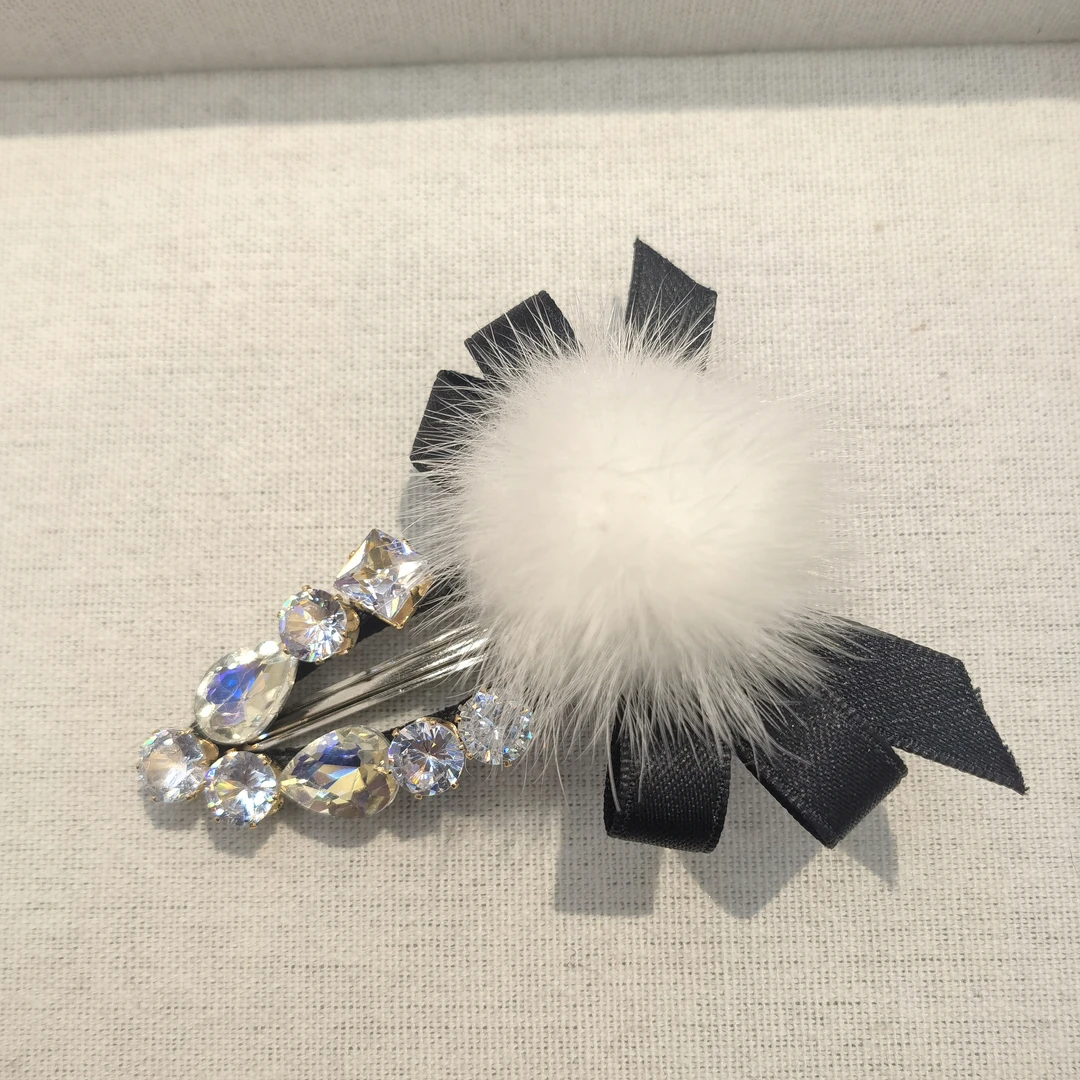 B826白色毛球告告闪闪边夹