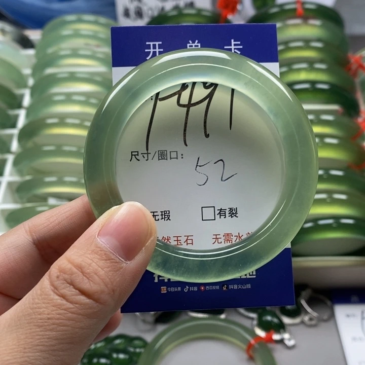 蛇纹石玉手镯未镶嵌泰****雕