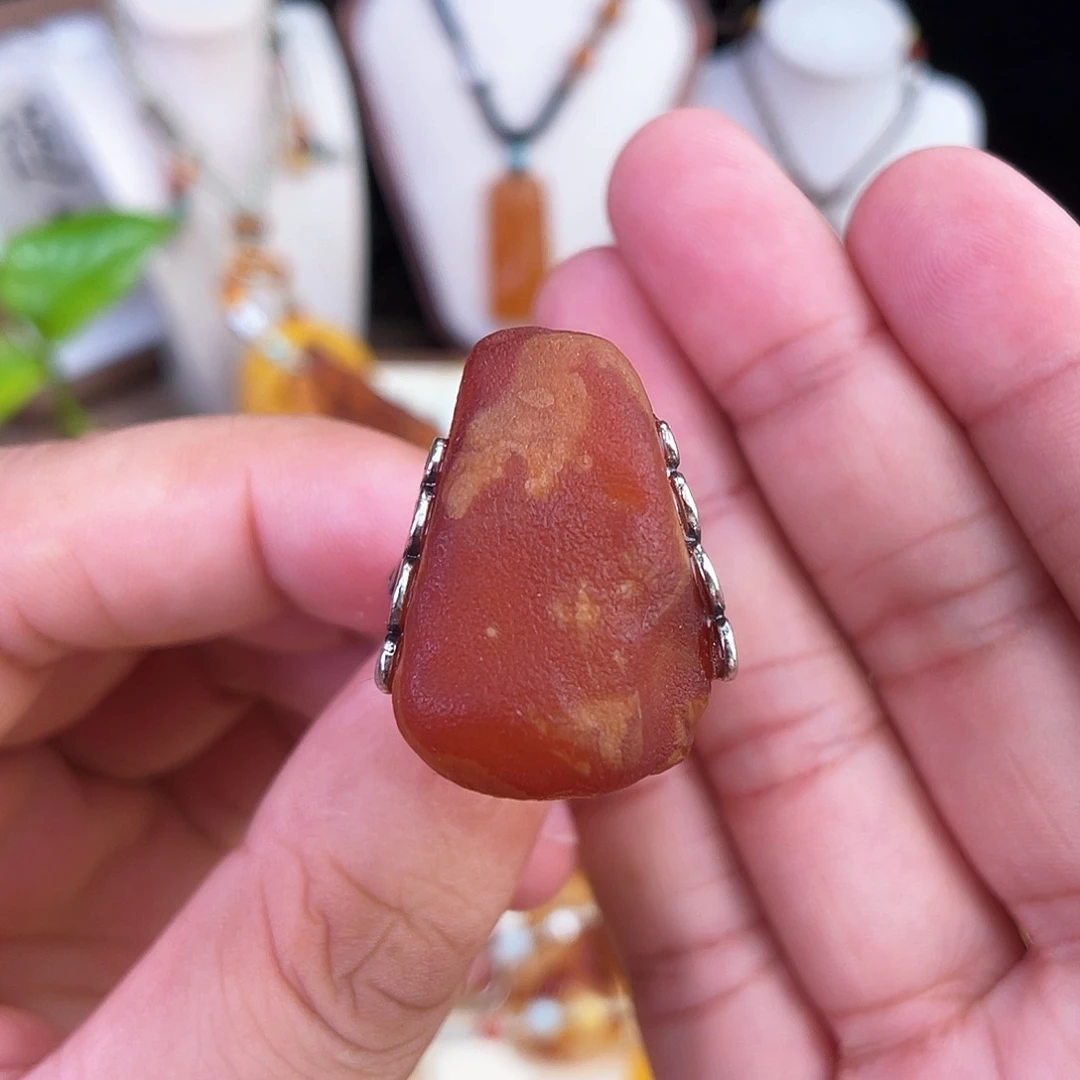 未镶嵌琥珀珠宝奇石