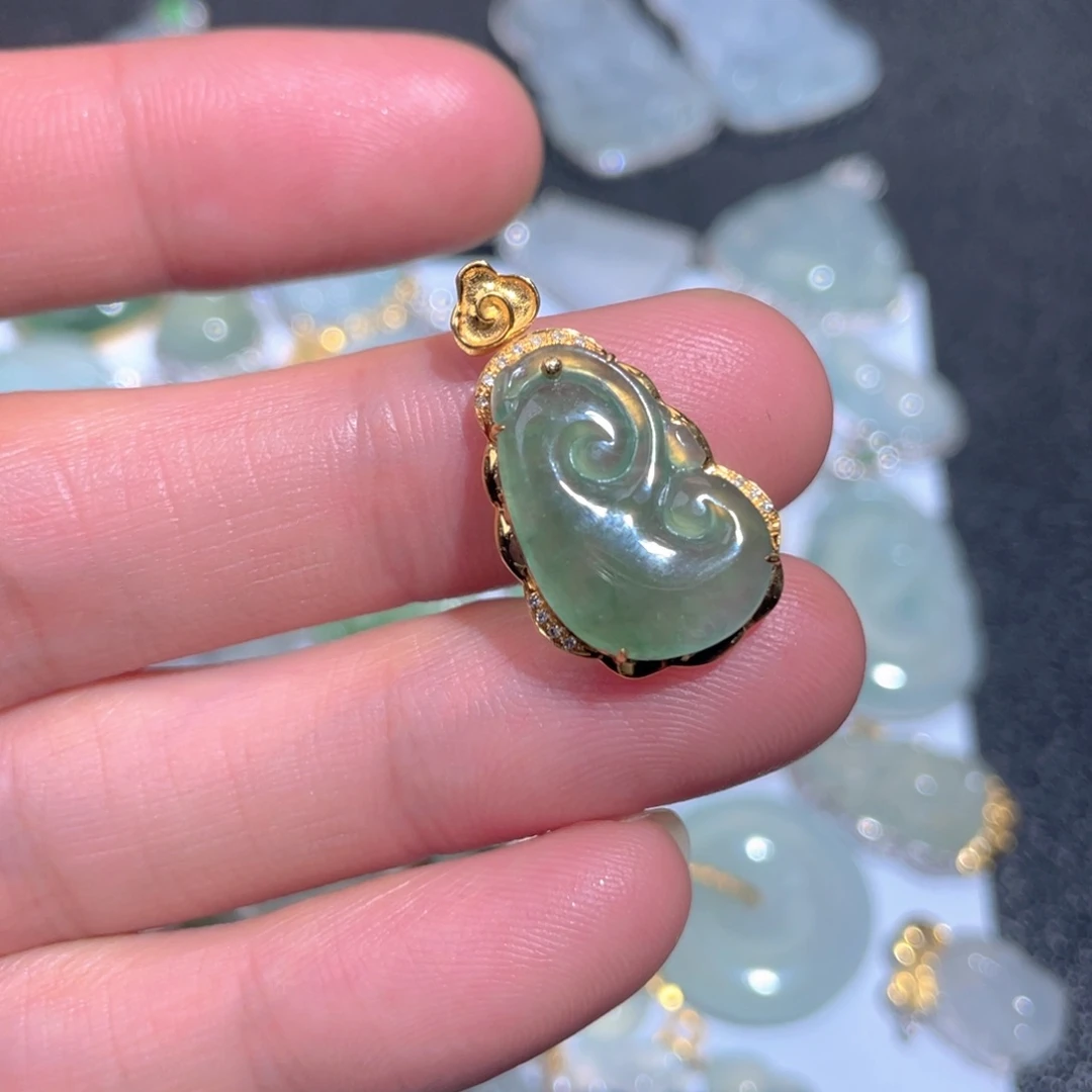 翡翠颈饰18K金镶嵌翡翠