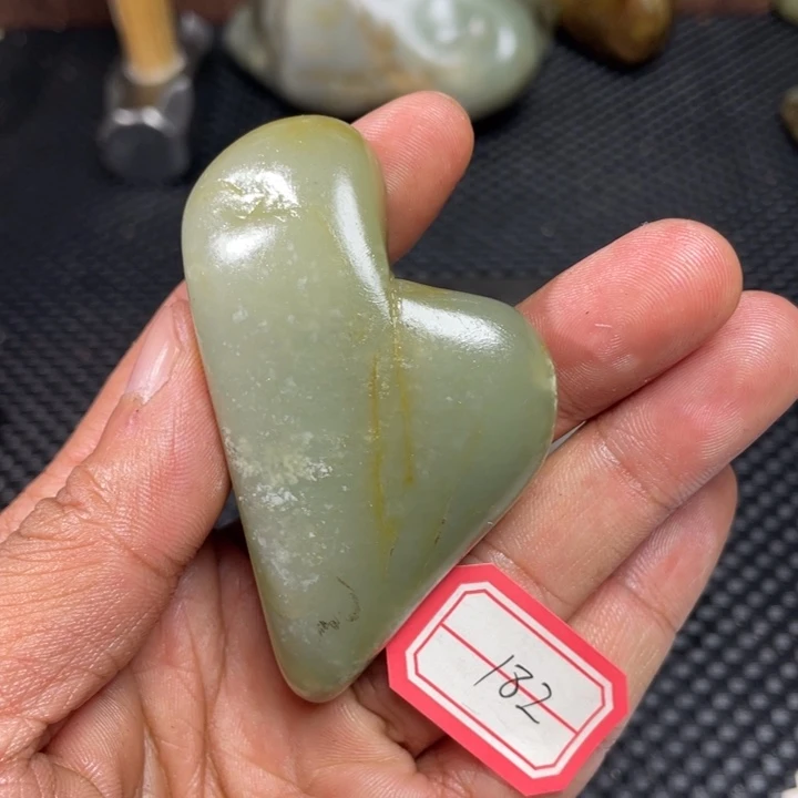 颈饰足铂镶嵌和田玉182