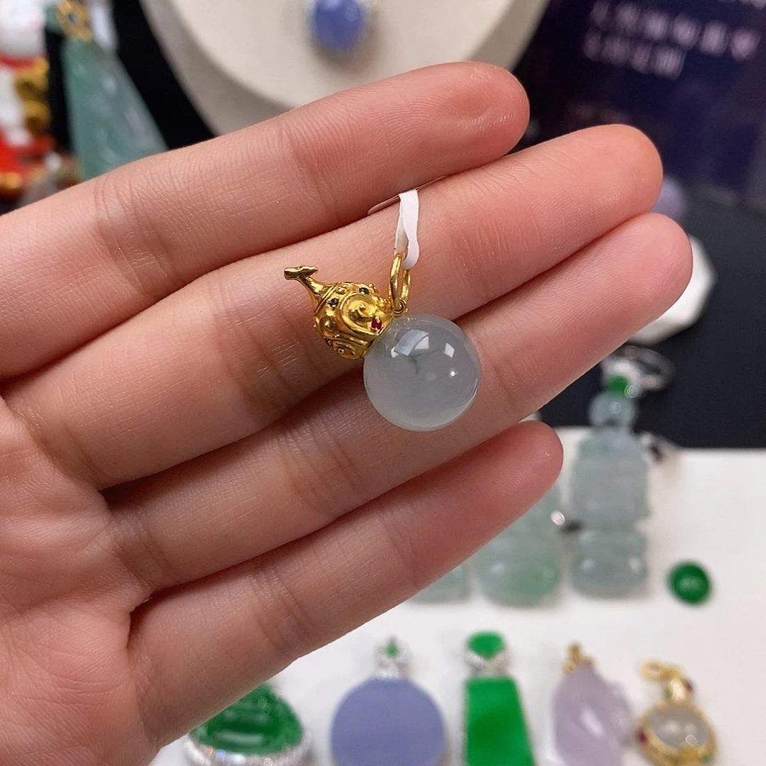翡翠吊坠(不含链)18K金镶嵌