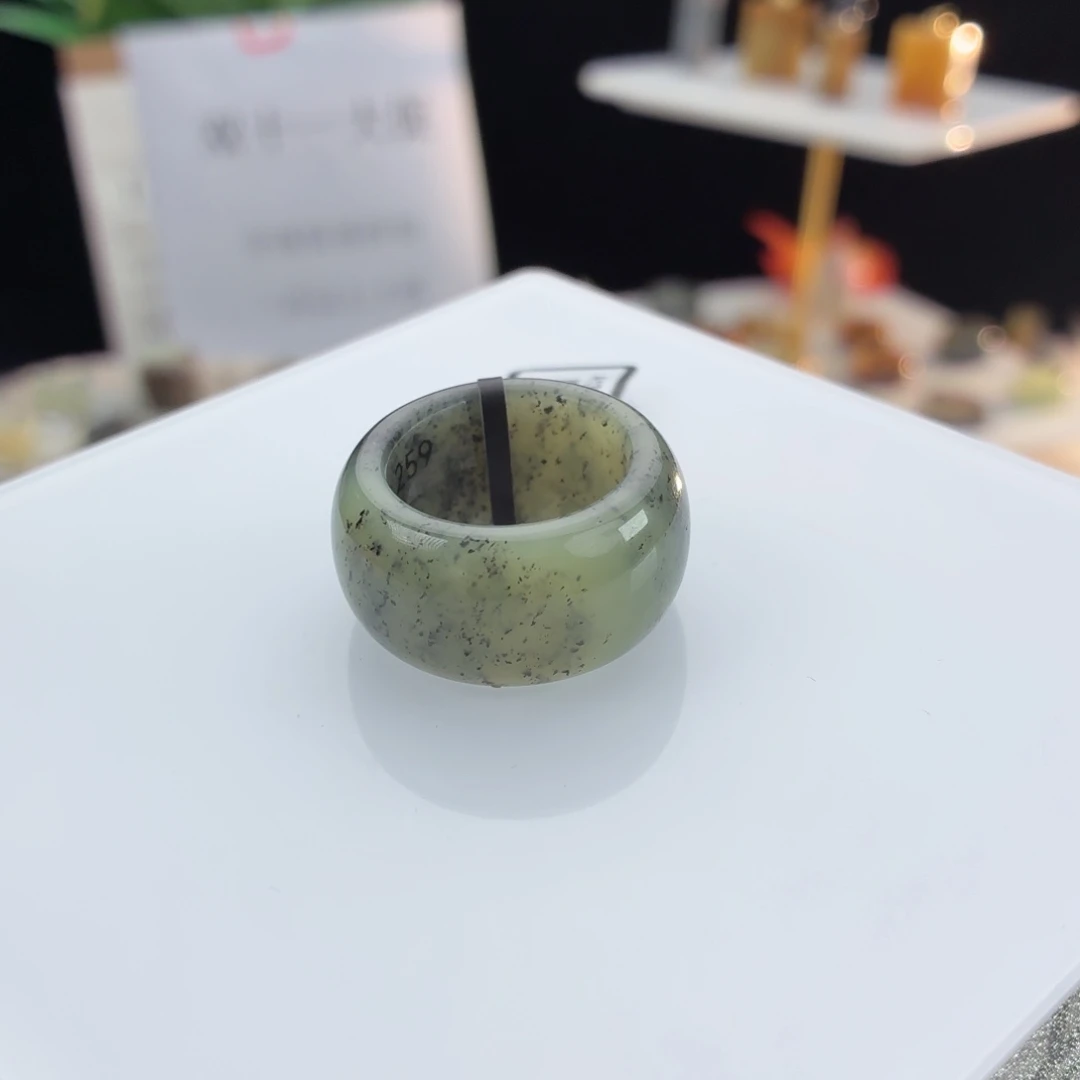 和田玉（糖玉）未镶嵌戒指Q3绿底青花墩墩18.3不退换