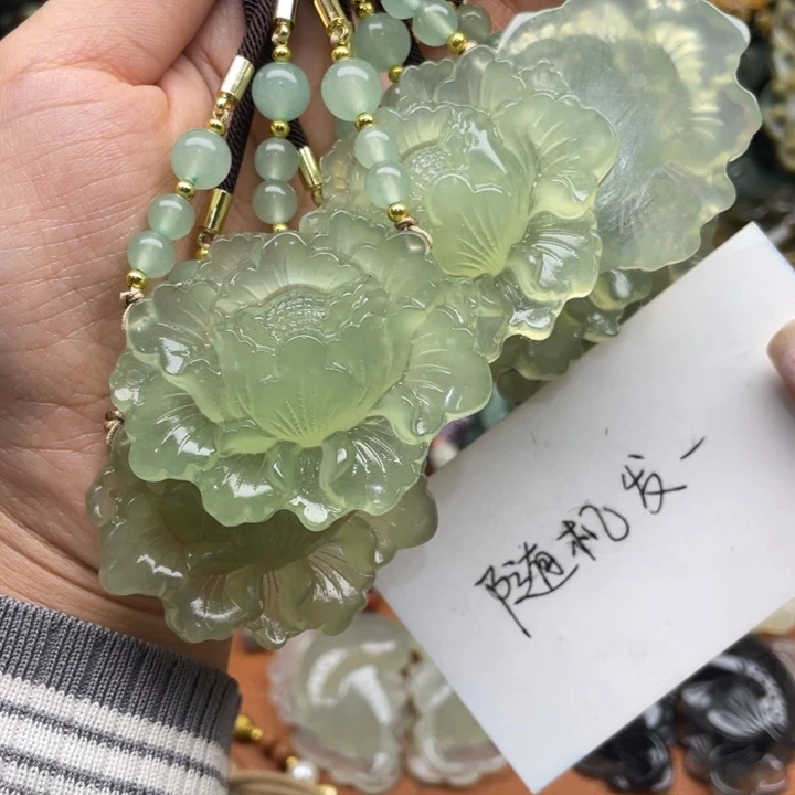 蛇纹石玉未镶嵌吊坠