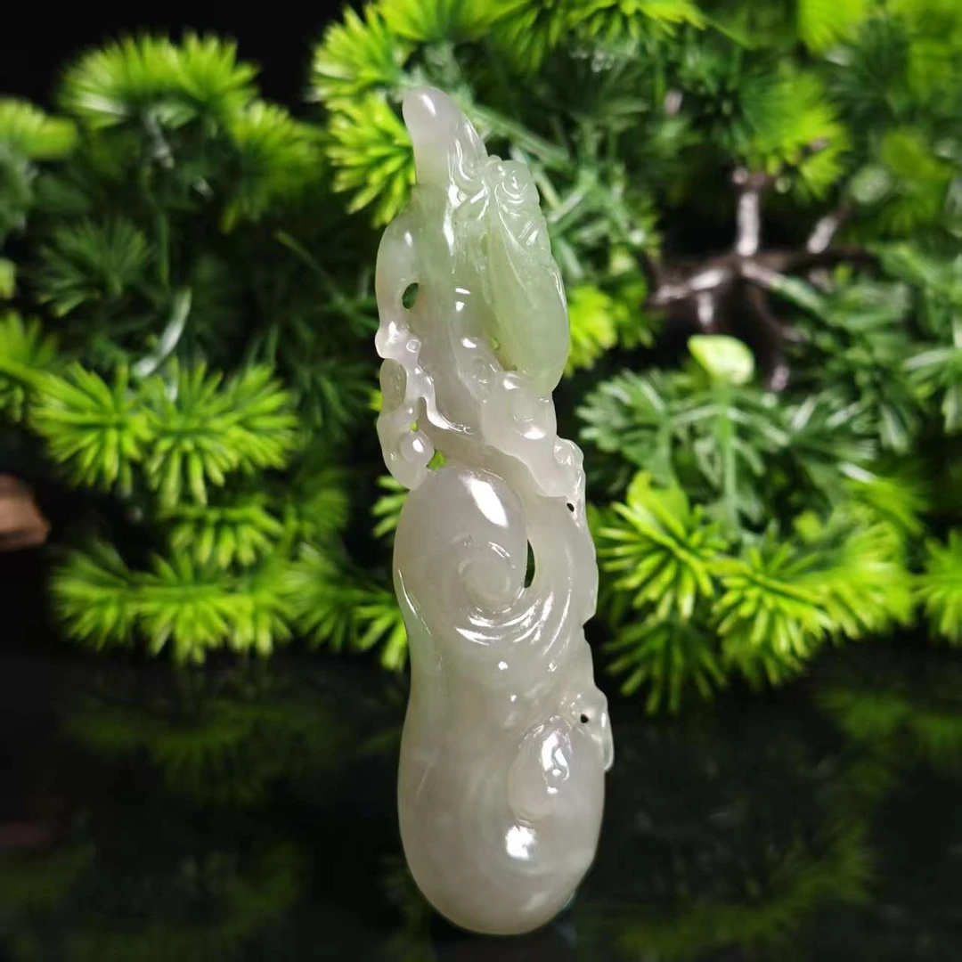 lot6126 富贵蝉身 和田玉翠青 84*22*11mm 28g