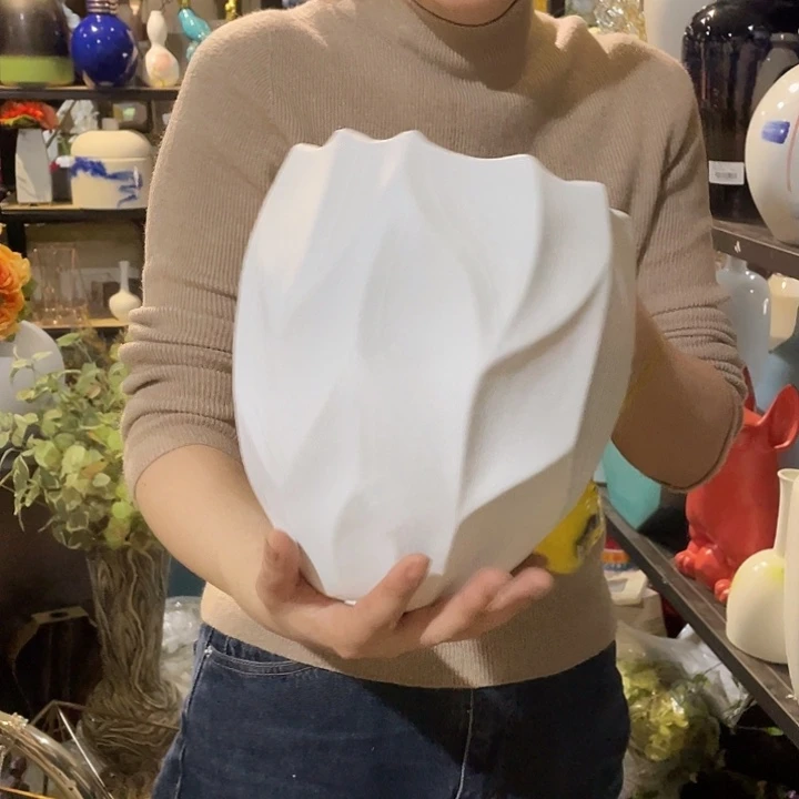 陶瓷花瓶，茶杯茶具。