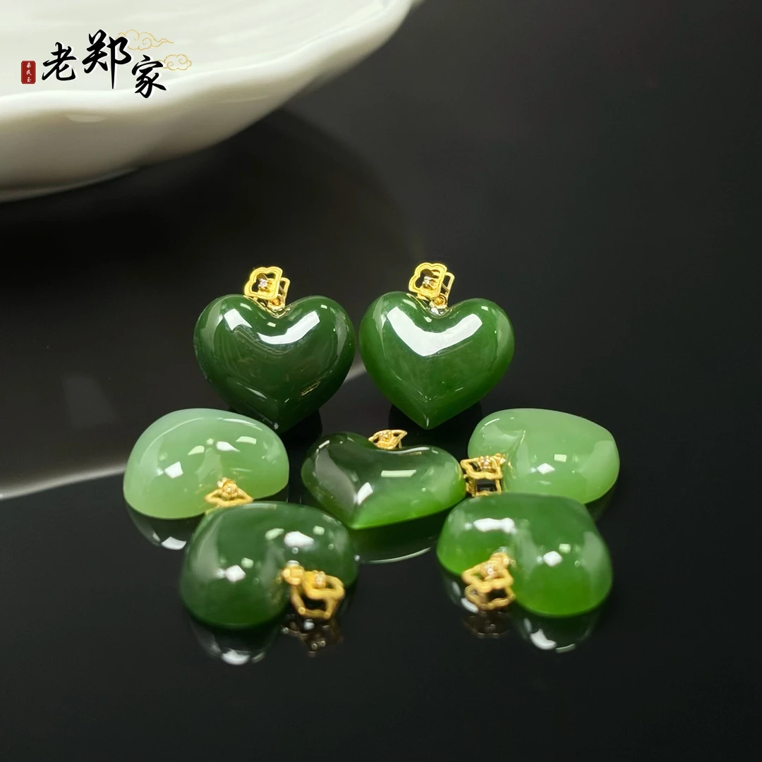 【老郑家】18K金和田玉爱心挂件3109 多样性发1件约13*15*4mm