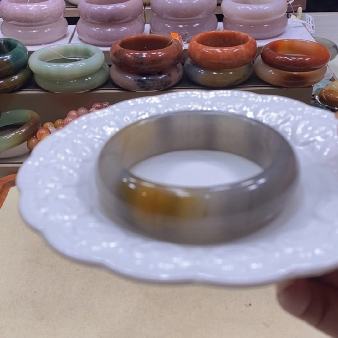 【闪购商品】未镶嵌手镯石英质玉62