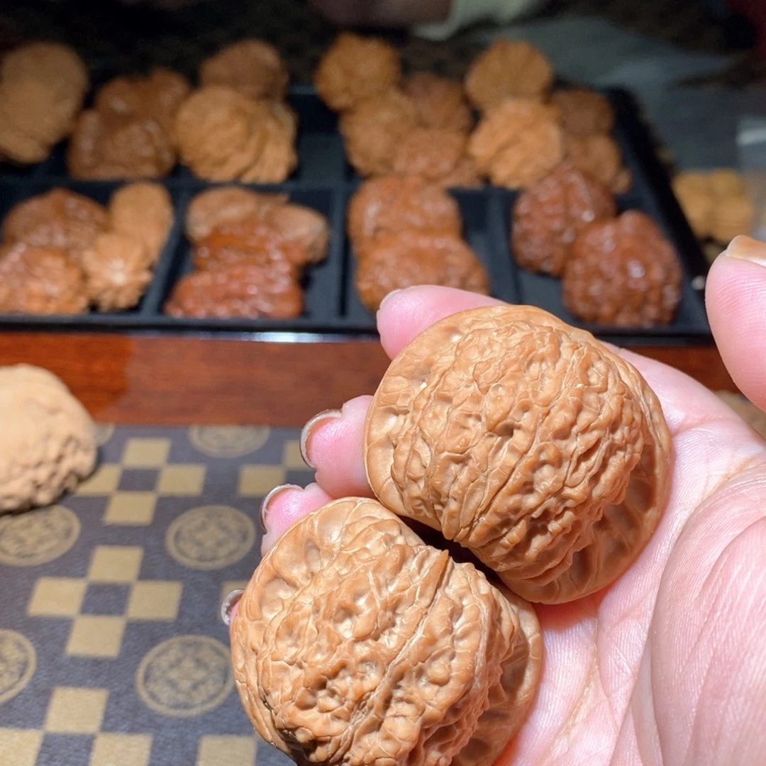 M***W文玩核桃把件血麒麟