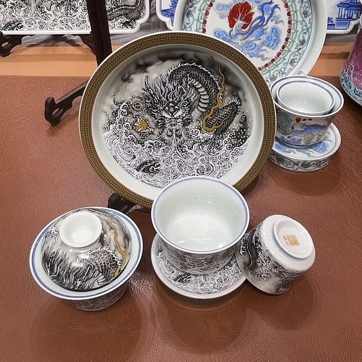 摆件景德镇陶瓷研究所从事生产经营