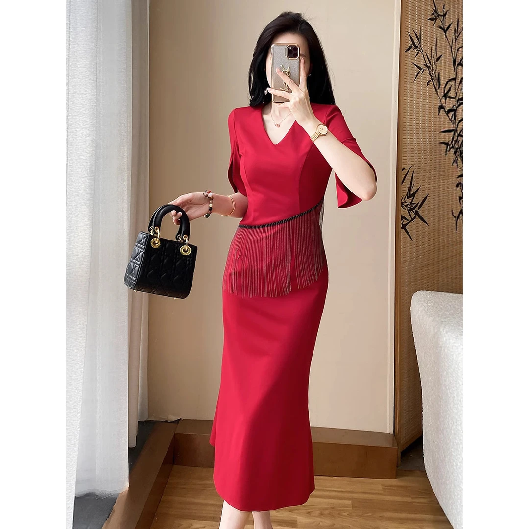 高级感轻奢V领法式连衣裙洋气衣服女包臀鱼尾裙越南小众连衣裙