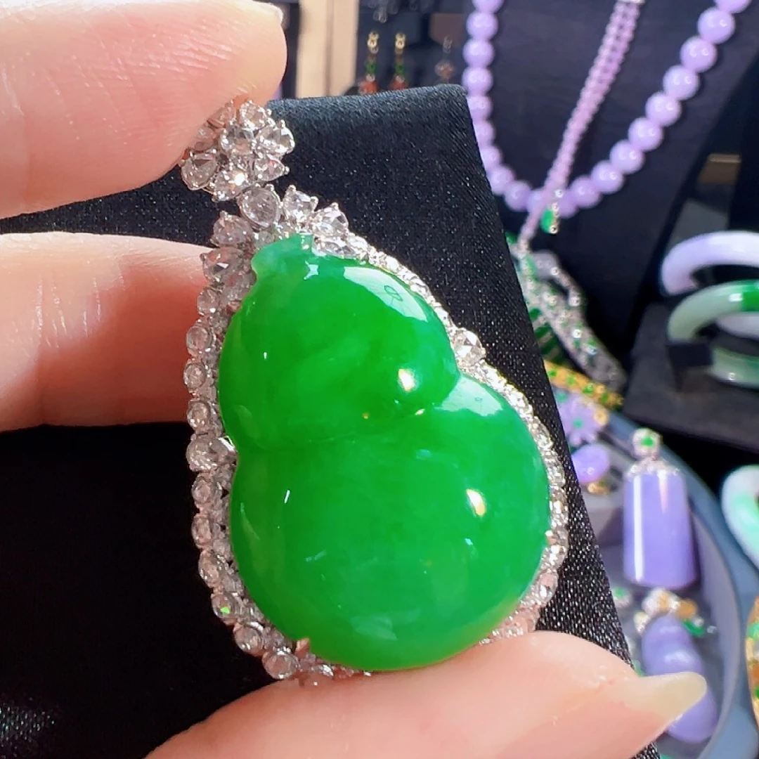 翡翠18K金镶嵌颈饰签收后24小时鉴赏期