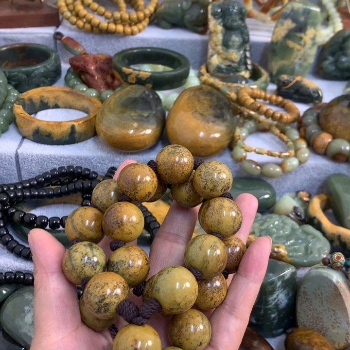 艾***乎岫岩河磨玉（透闪石质玉）未镶嵌把件