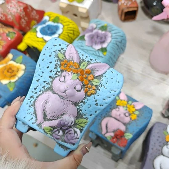 当场凑满15发货，不凑不发，花盆盆口不方不圆有针孔黑点矿点是正常