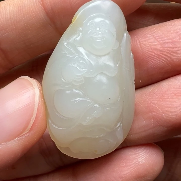 和田玉未镶嵌颈饰佛