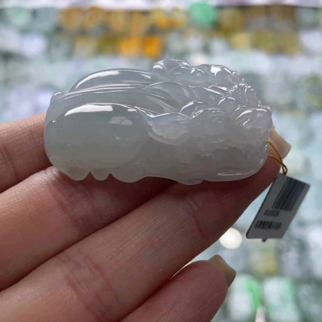 翡翠未镶嵌颈饰貔貅