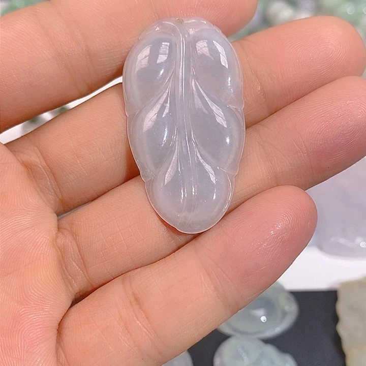 颈饰未镶嵌翡翠叶子