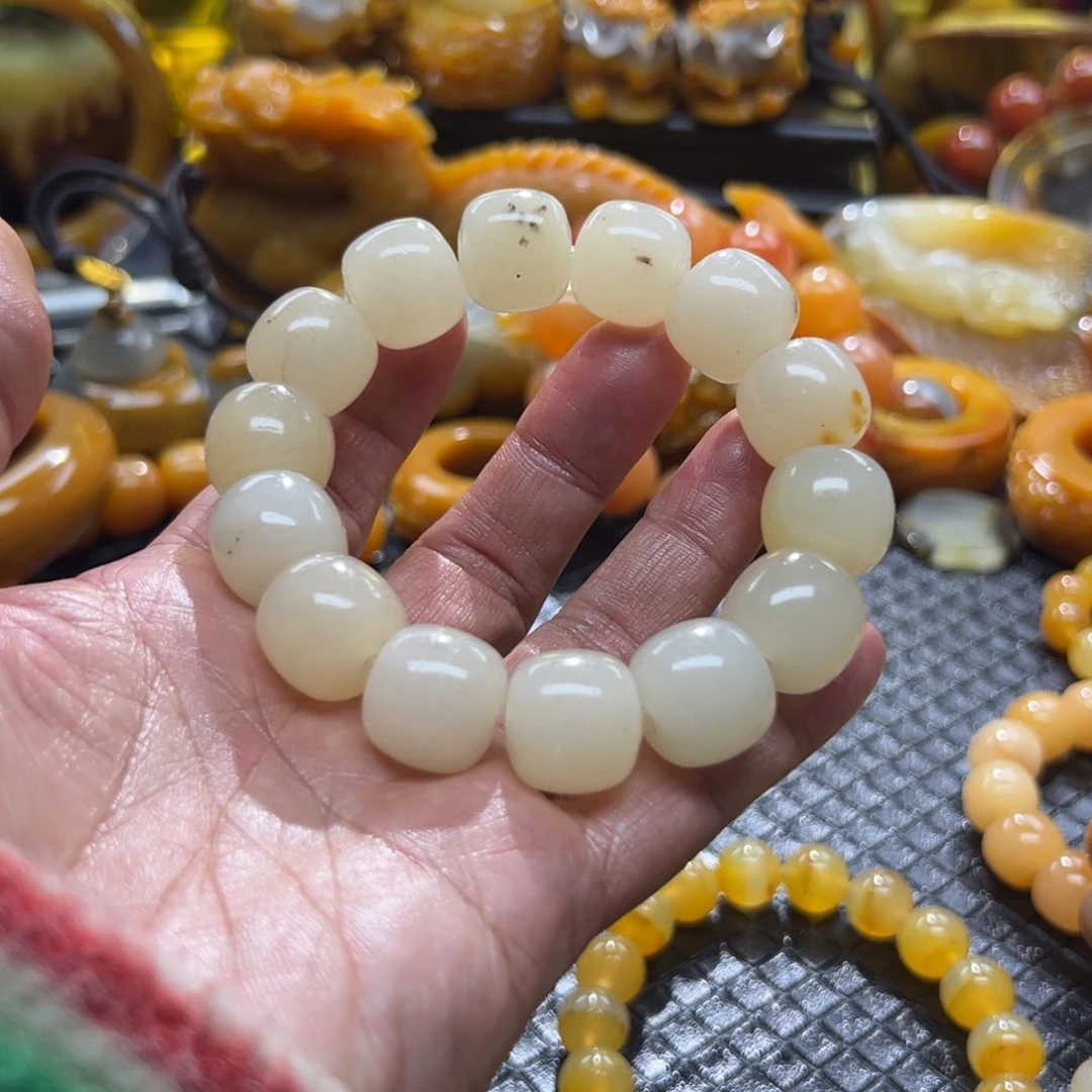 石英质玉未镶嵌颈饰