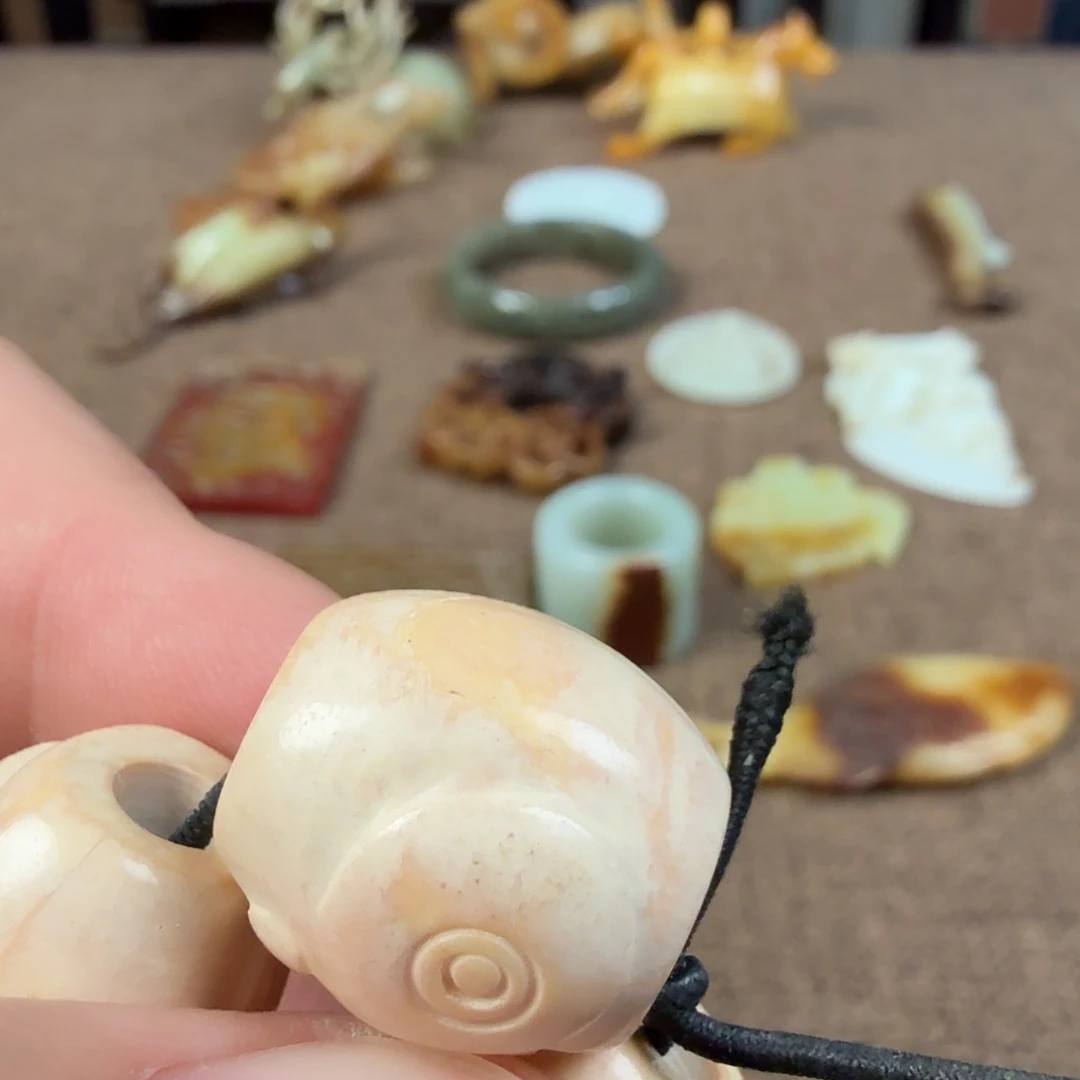 知***止和田玉（糖玉）未镶嵌珠宝奇石