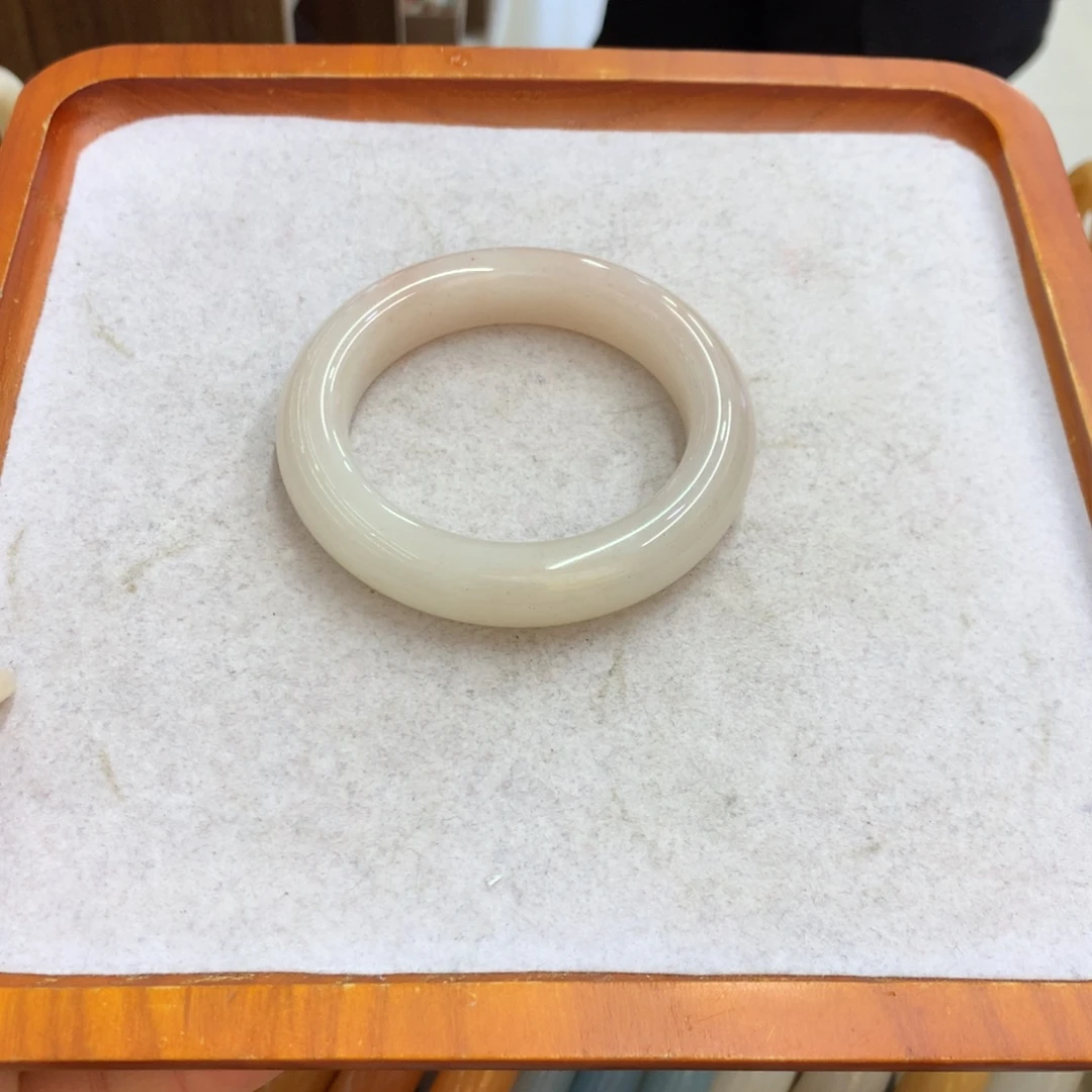 石英质玉未镶嵌手镯