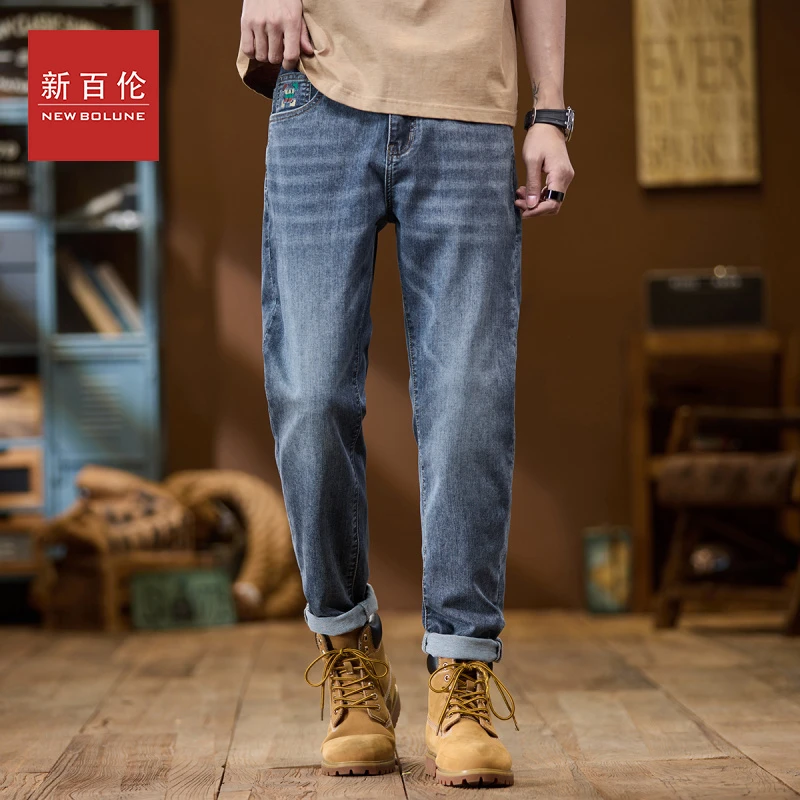 新百伦2025春季新款刺绣男款牛仔裤蓝色水洗直筒小脚休闲长裤男士