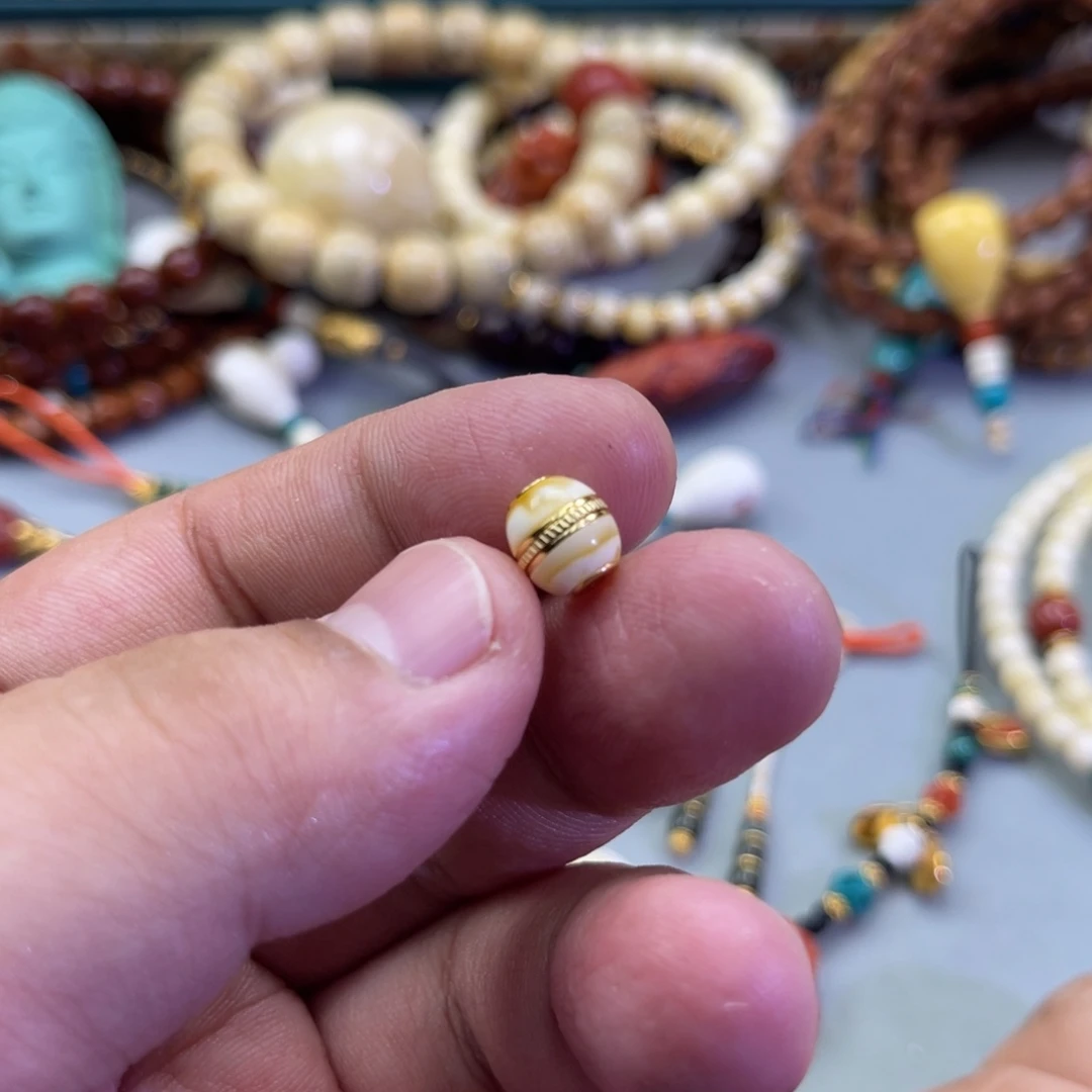 琥珀未镶嵌珠宝奇石21