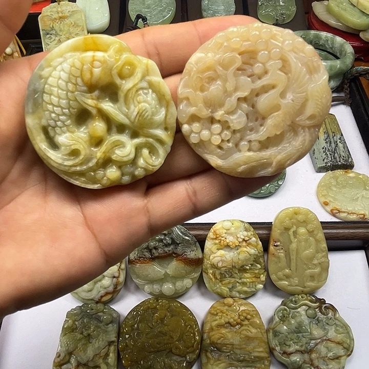 岫玉未镶嵌吊坠(赠链)