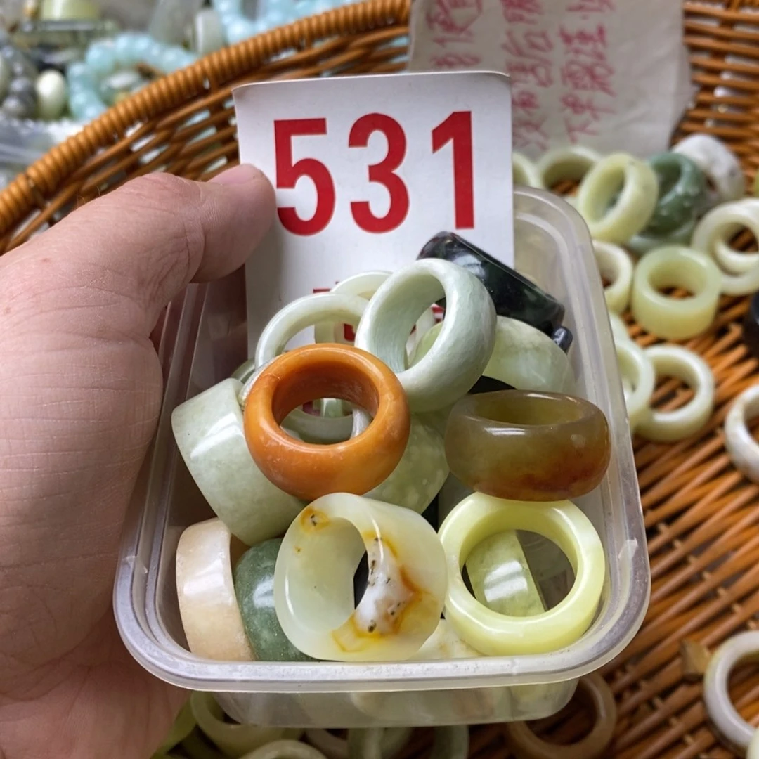 蛇纹石玉挂坠未镶嵌