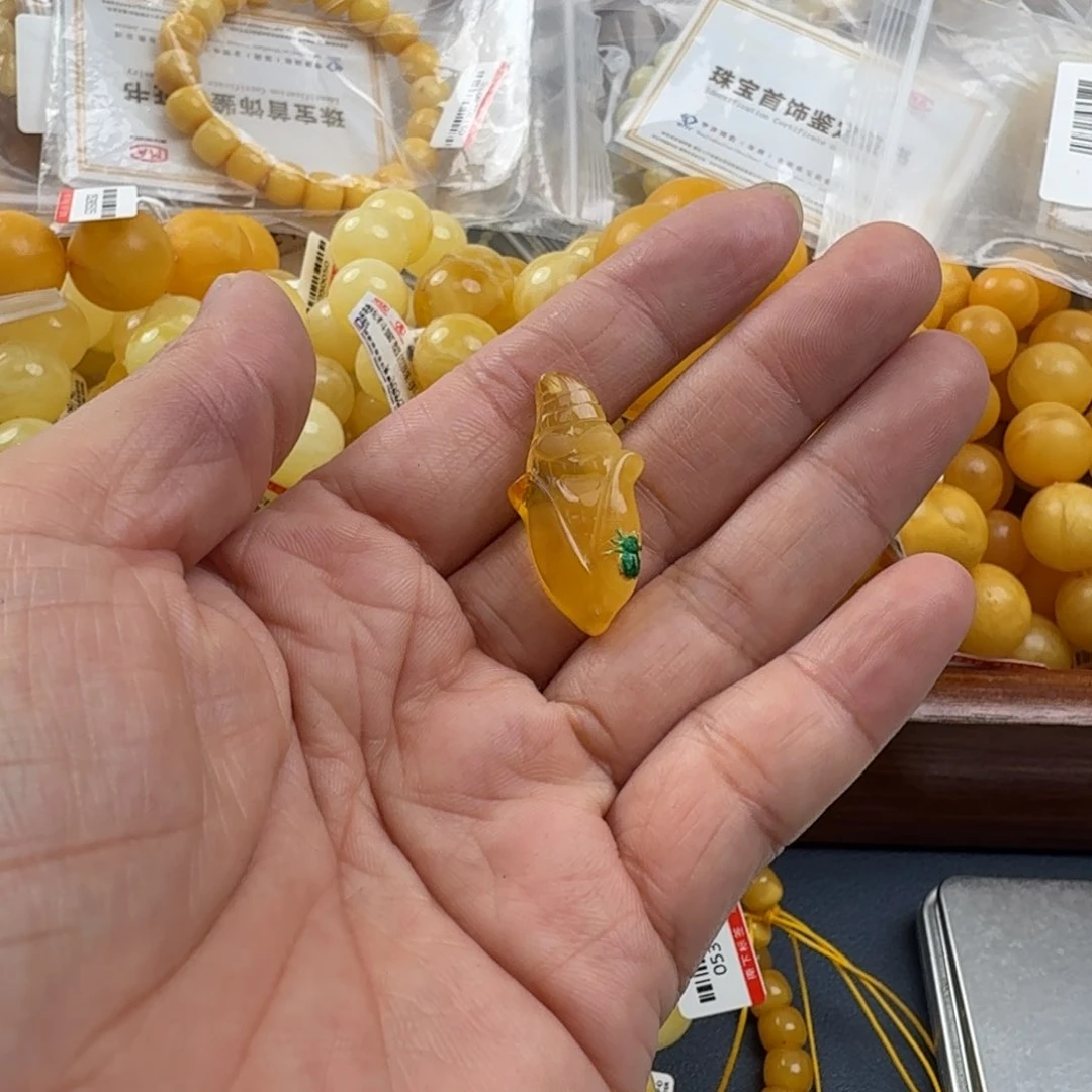 未镶嵌琥珀珠宝奇石