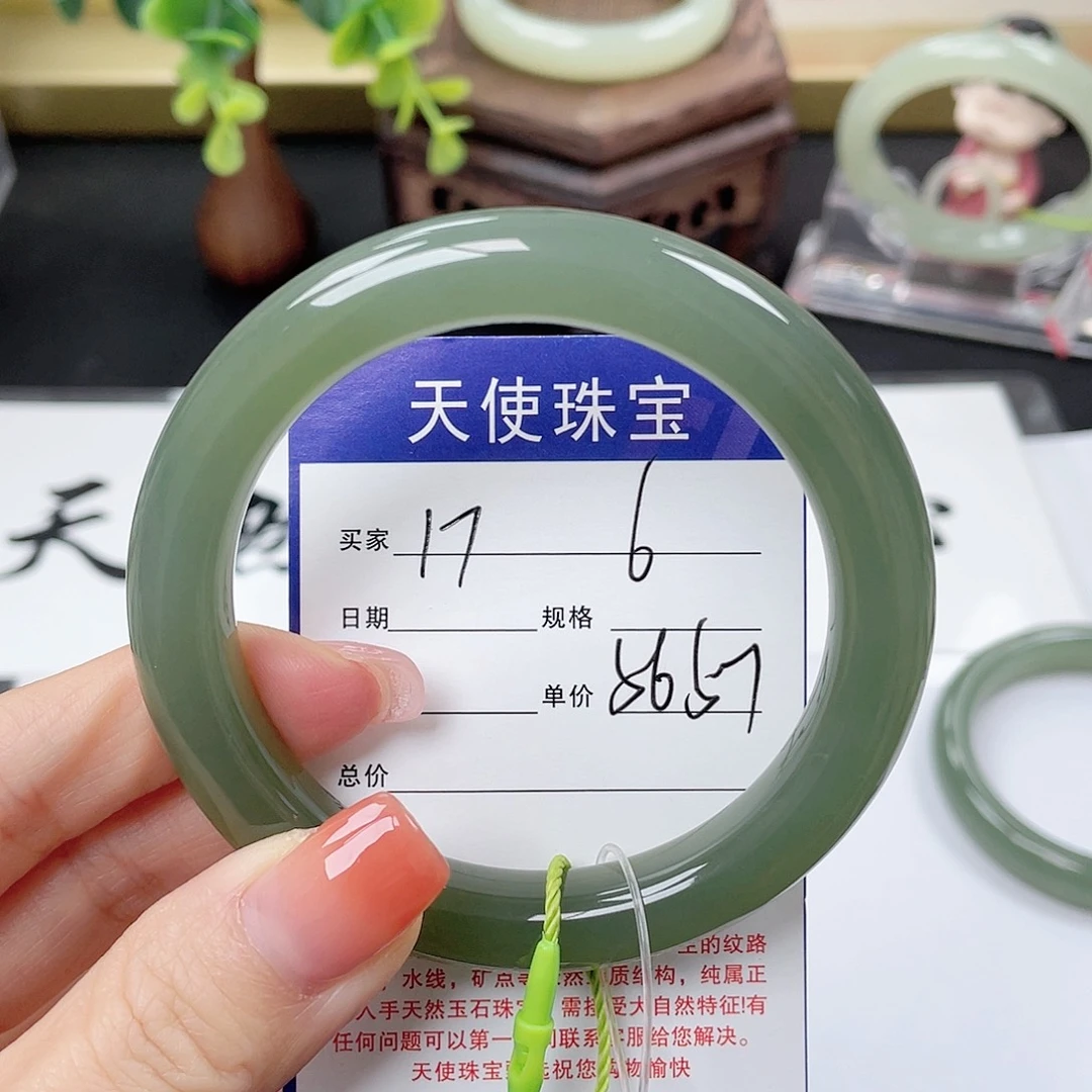 和田玉未镶嵌手镯