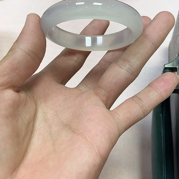 玛瑙/玉髓手镯未镶嵌小*儿335