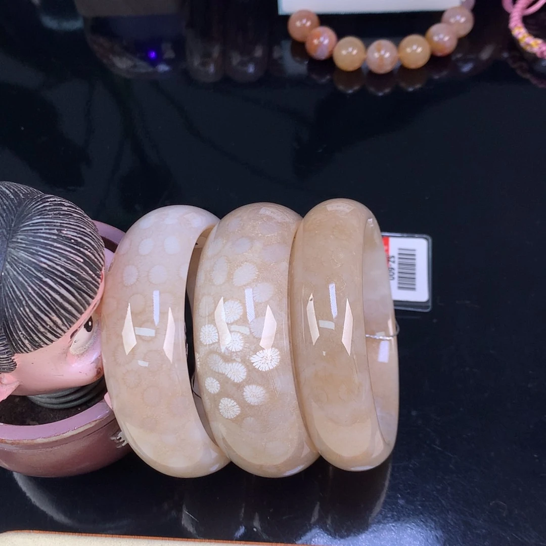 【闪购商品】颈饰未镶嵌硅化珊瑚（珊瑚玉）全冰果冻600一条（61号）