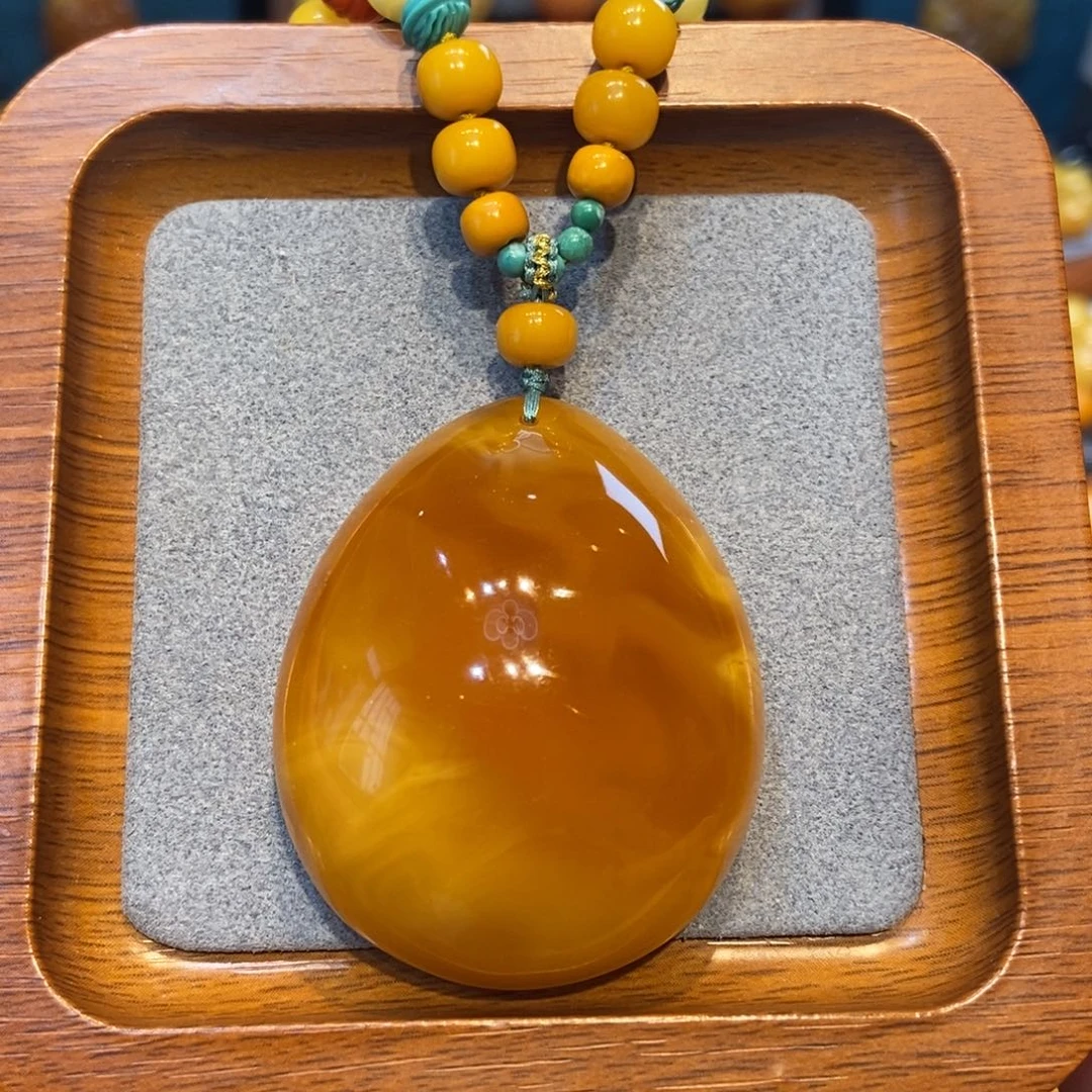 琥珀未镶嵌颈饰蜜蜡
