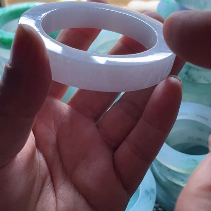 定制翡翠缅甸A货翡翠玉手镯未镶嵌鷰*?