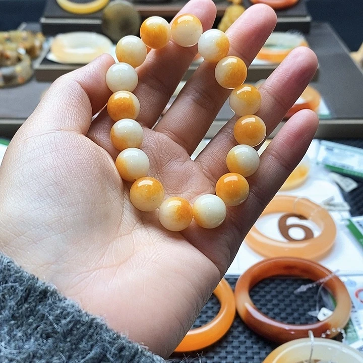 未镶嵌石英质玉（黄龙玉）手镯