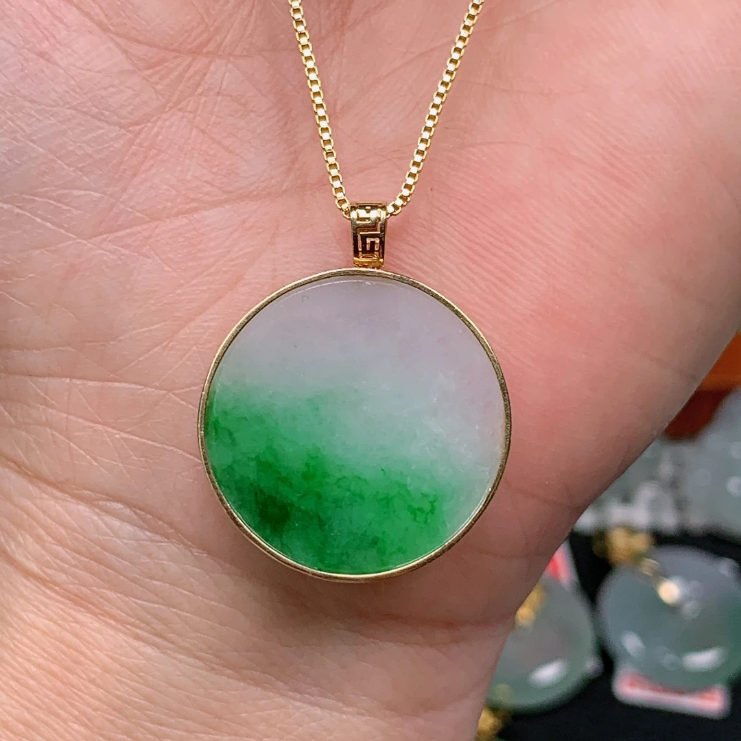 缅甸天然翡翠A货 冰润飘绿圆牌9/331（尺寸21.3x3.3)