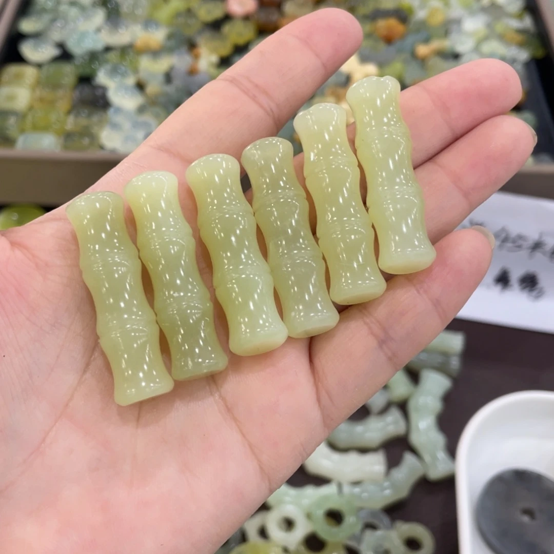 未镶嵌岫玉吊坠(赠链)