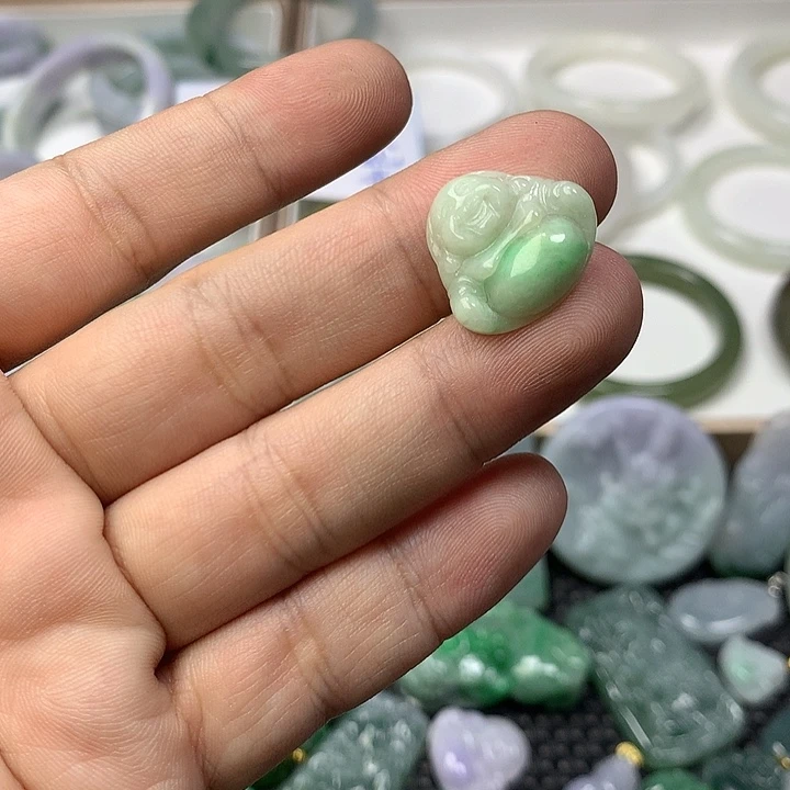 翡翠颈饰未镶嵌翡翠