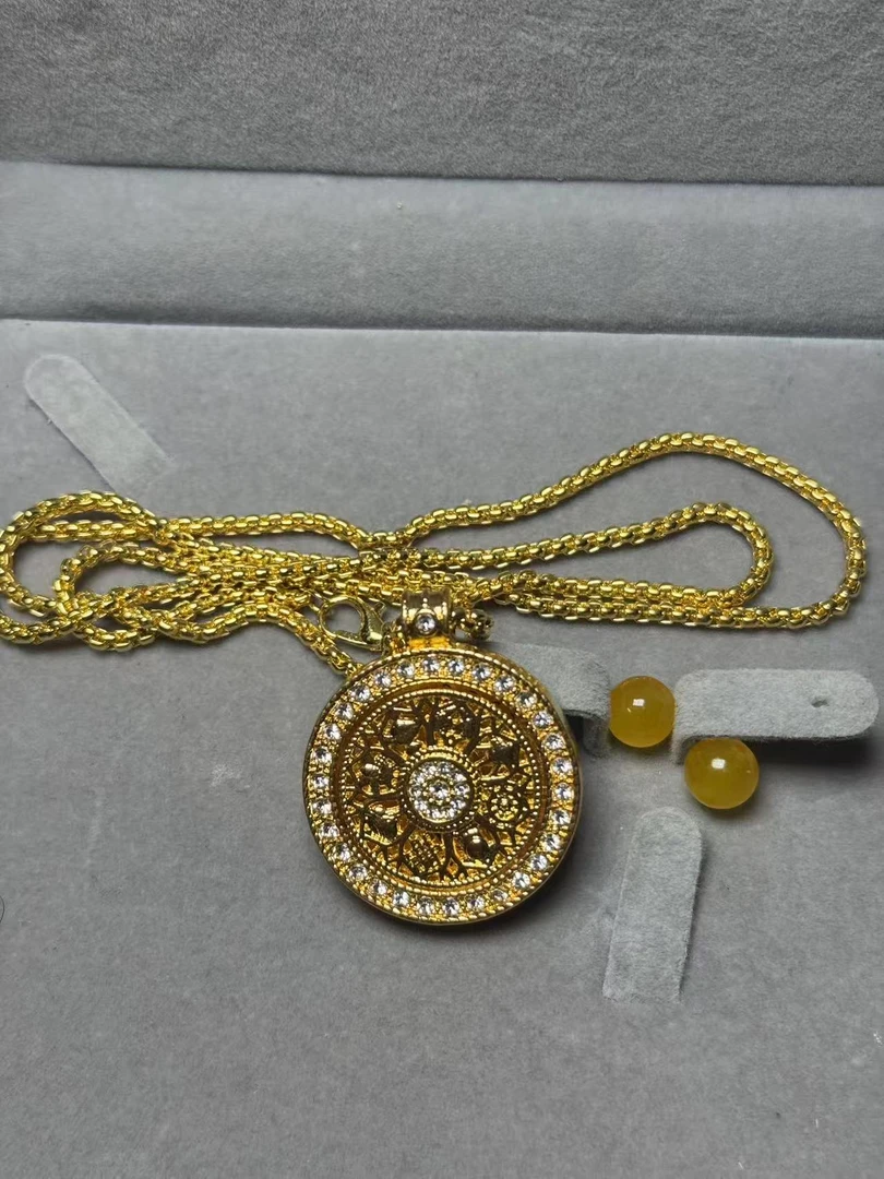 A26精工八宝罗盘吊坠