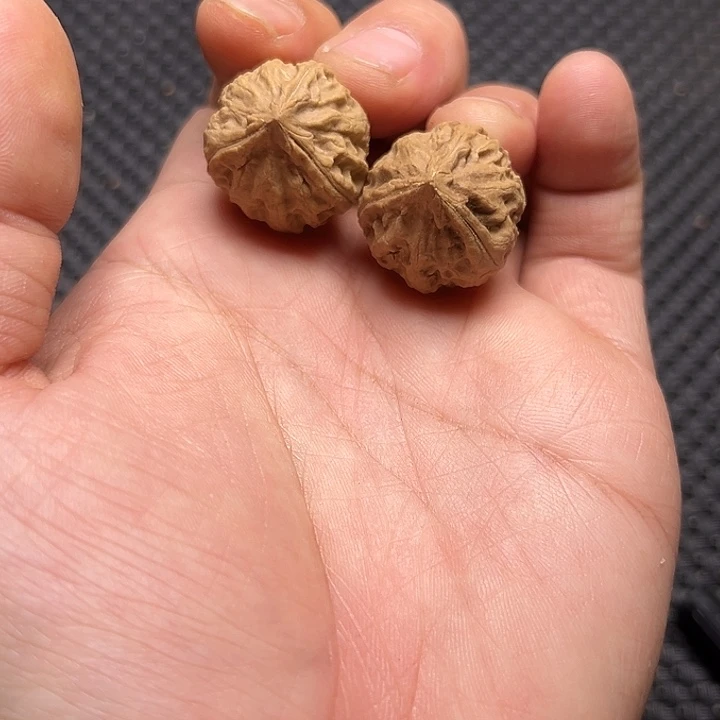 文玩核桃吊坠三棱