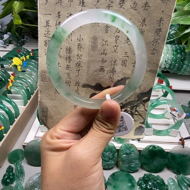 未镶嵌手镯石英质玉