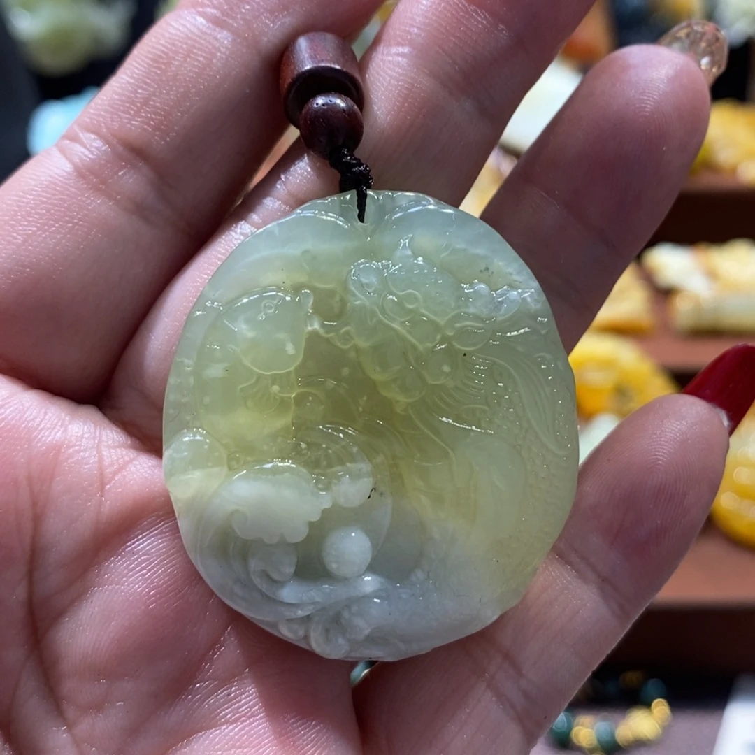 蛇纹石玉颈饰未镶嵌